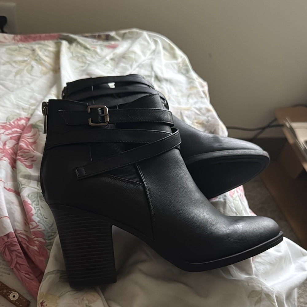 Elegant Black Heeled Boots